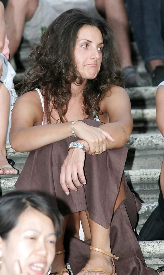 25P Candid upskirt 2