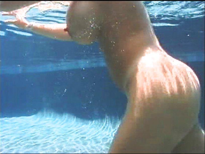 25P Linsey Dawn - Underwater Close Ups