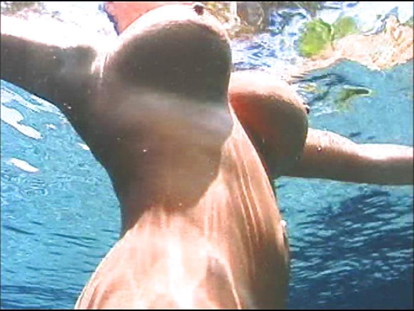 25P Linsey Dawn - Underwater Close Ups