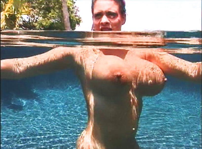 25P Linsey Dawn - Underwater Close Ups
