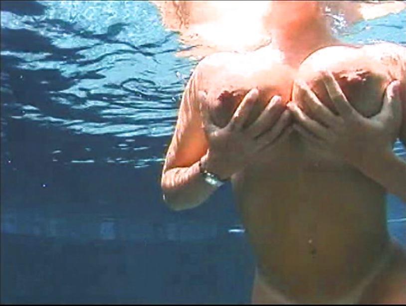 25P Linsey Dawn - Underwater Close Ups