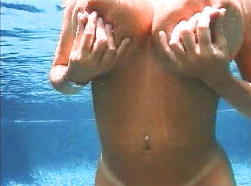 25P Linsey Dawn - Underwater Close Ups