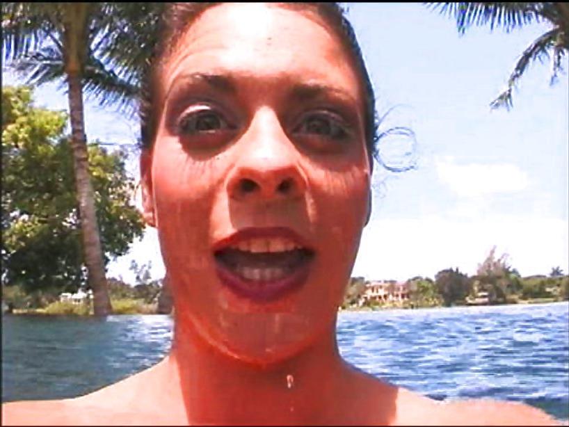 25P Linsey Dawn - Underwater Close Ups