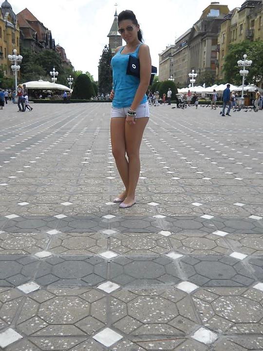 25P Romanian girl: ella