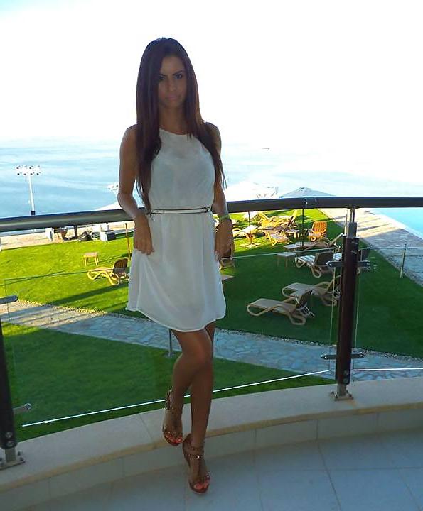 16P Romanian women: Ellysa