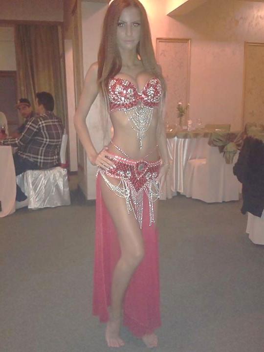 16P Romanian women: Ellysa