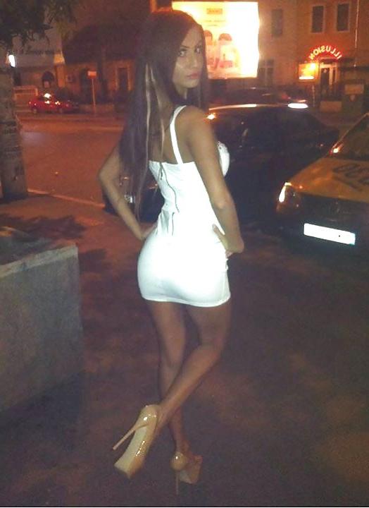 16P Romanian women: Ellysa
