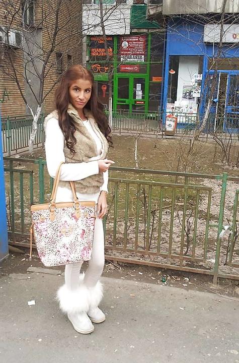 16P Romanian women: Ellysa