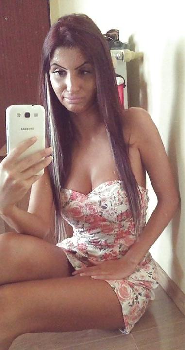 16P Romanian women: Ellysa
