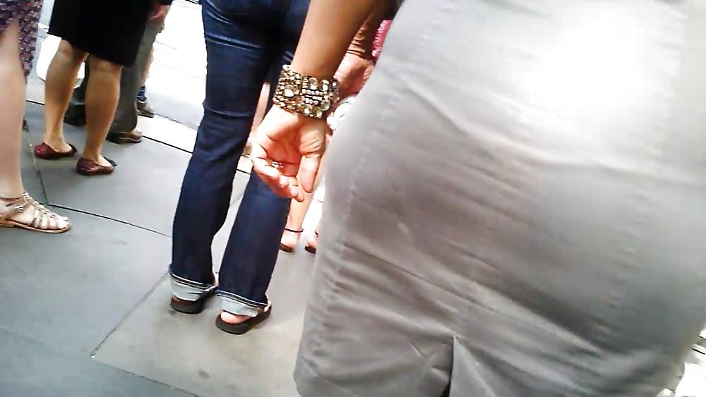 18P Hot Indian Women - Big Butt