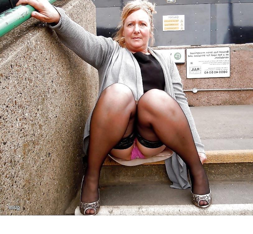25P Mature and granny upskirts