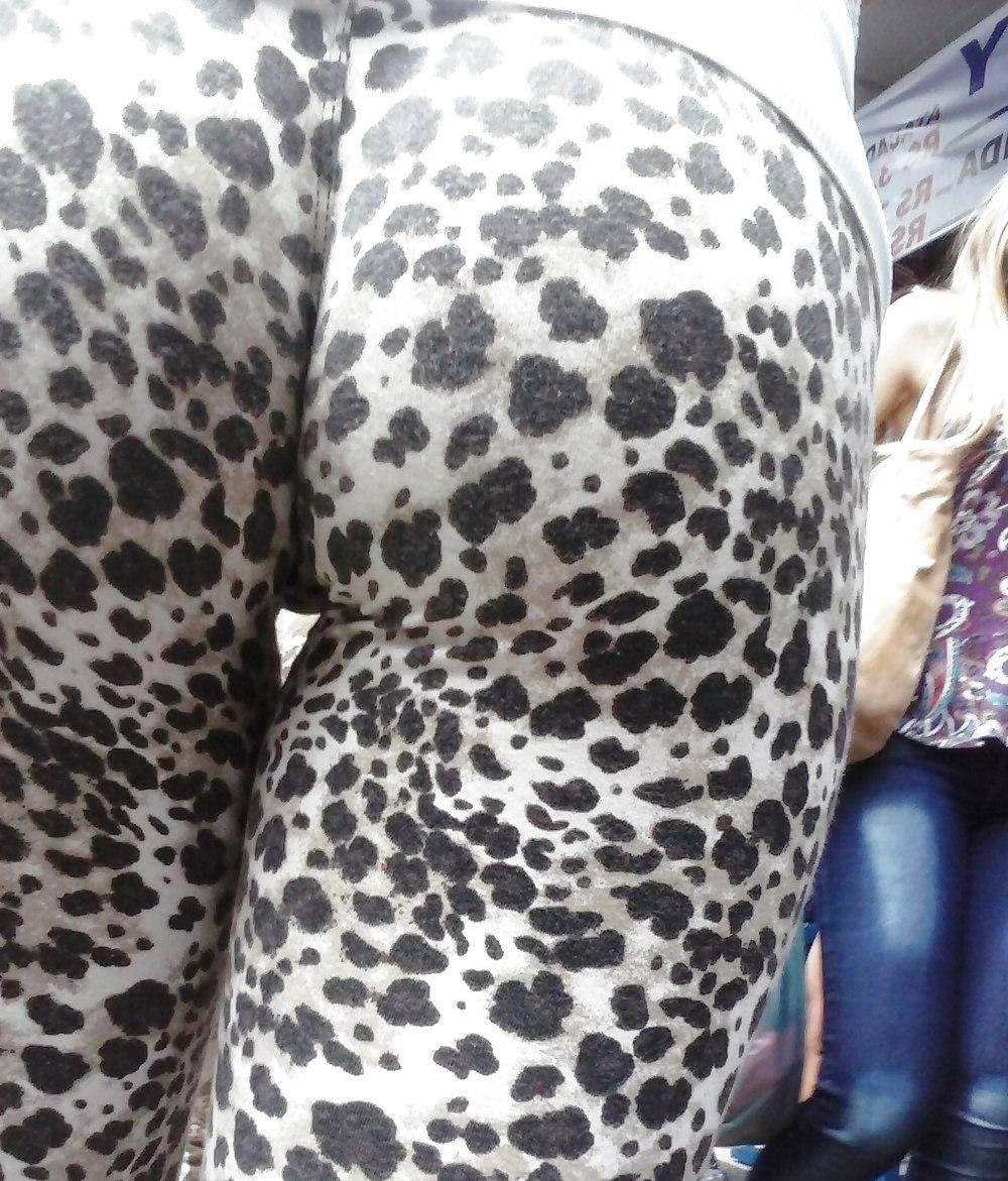 17P Upskirt in metro