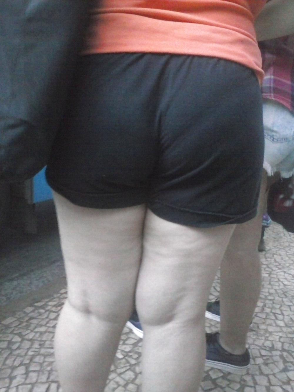 17P Upskirt in metro