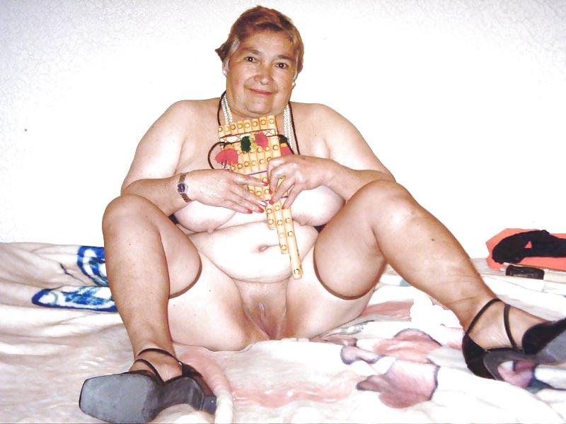 25P Grab a granny 58