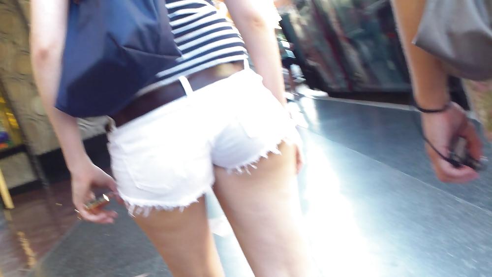 25P Sexy summer teen ass & butt in shorts