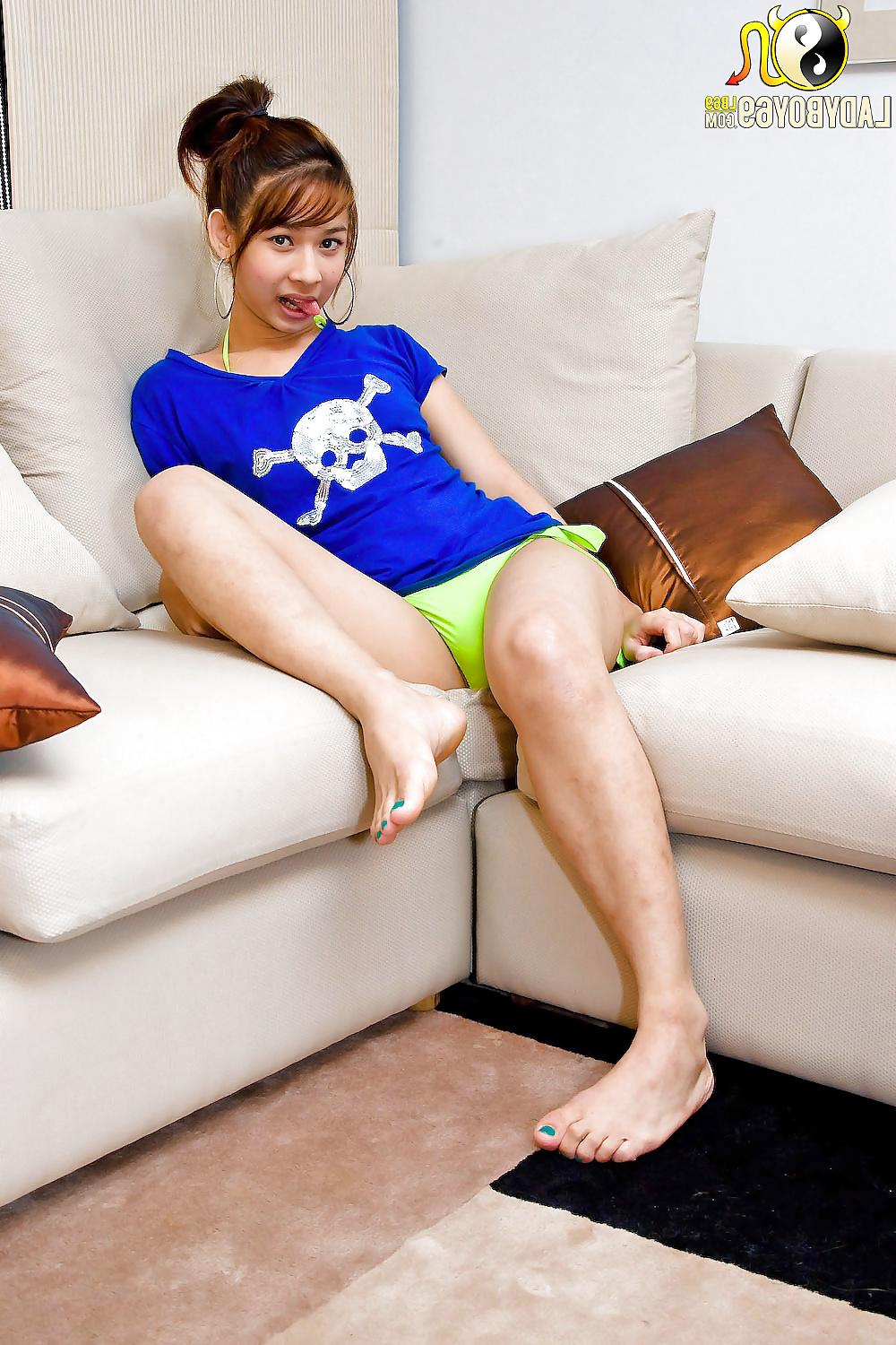10P Ladyboy 001