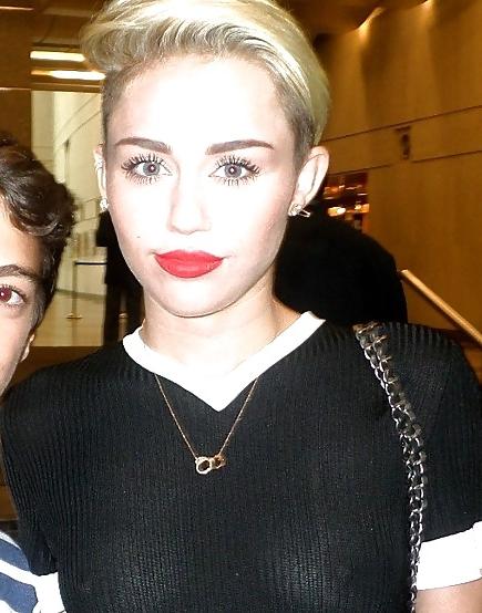 11P Beautiful Celebs Miley Cyrus (Voyeur) 