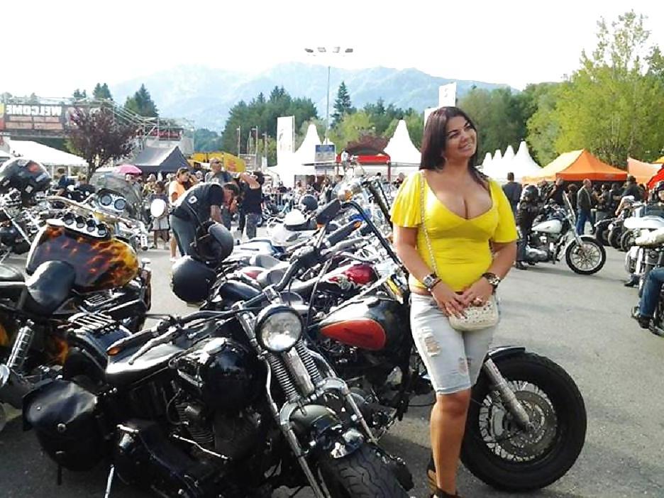 23P Romanian milf: Roxana part 2