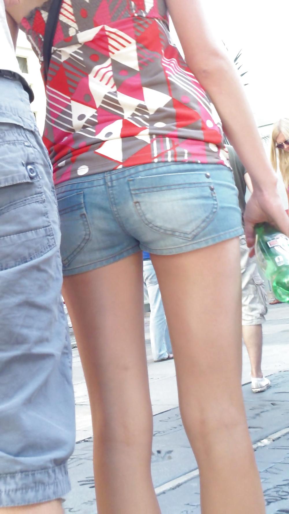 25P Summer butt & ass in teen shorts 