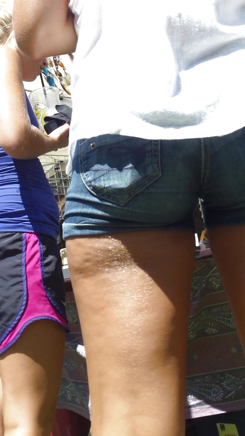 25P Summer butt & ass in teen shorts 