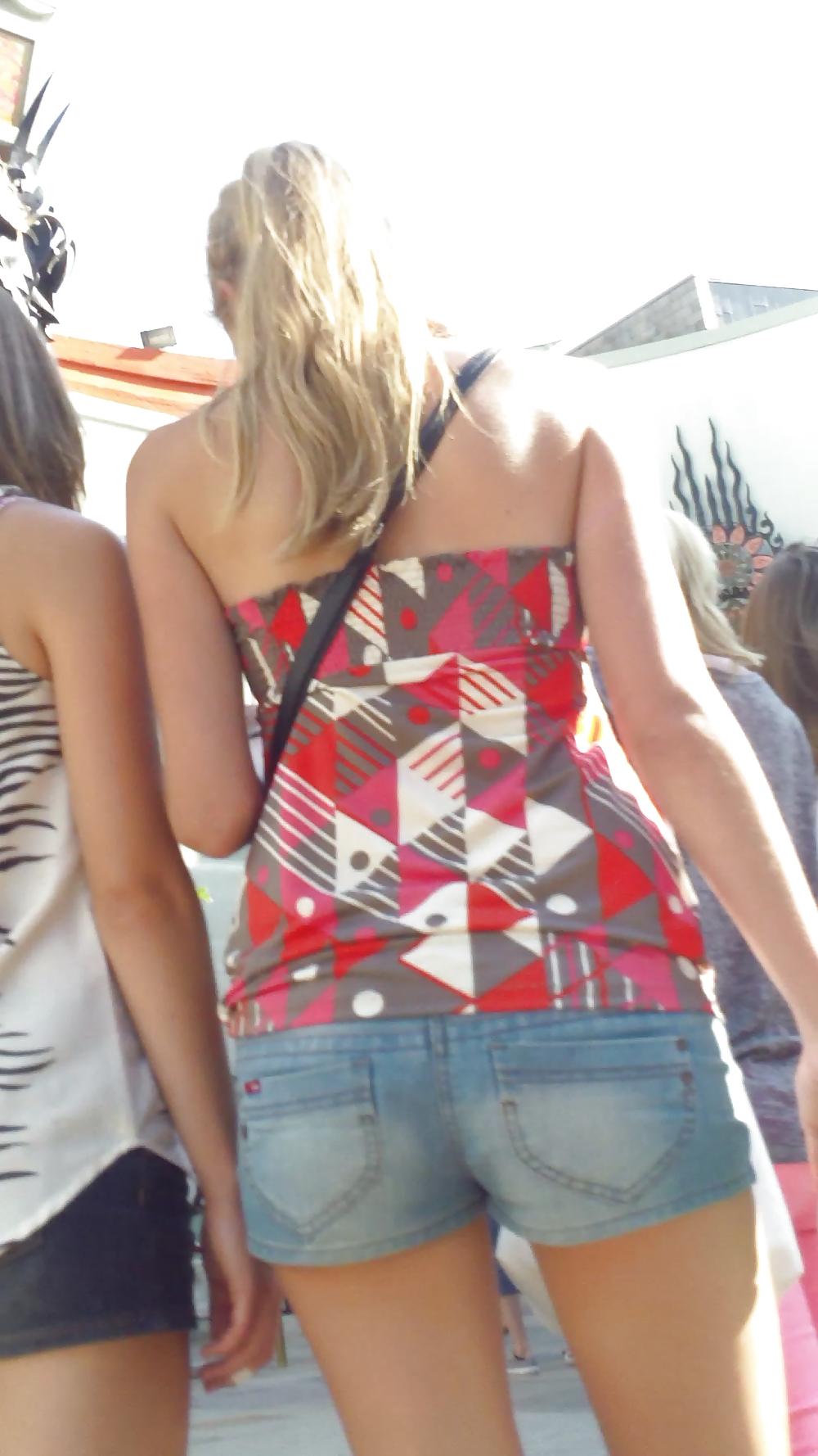25P Summer butt & ass in teen shorts 
