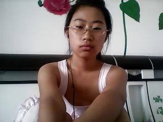 5P Asian cutie shows off on web cam