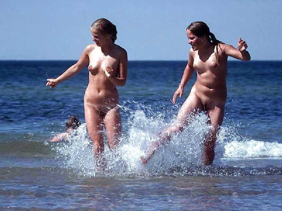25P Beach Beauties 040 - Candid