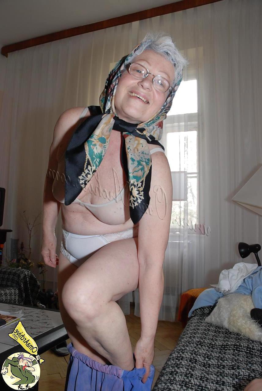 25P Very old granny and amateur old ladies