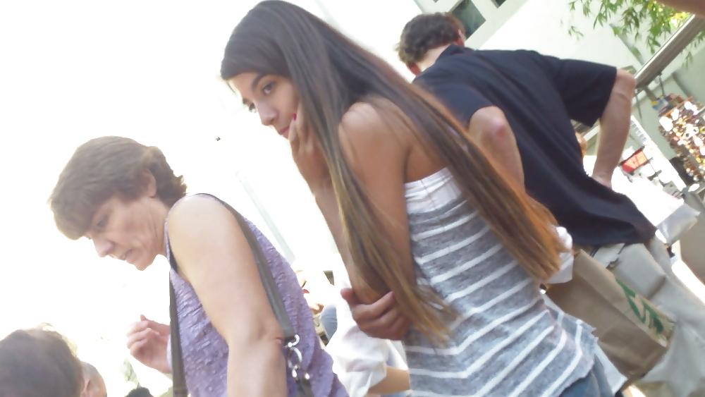 25P Teen ass crack & butt cheeks in jean shorts 
