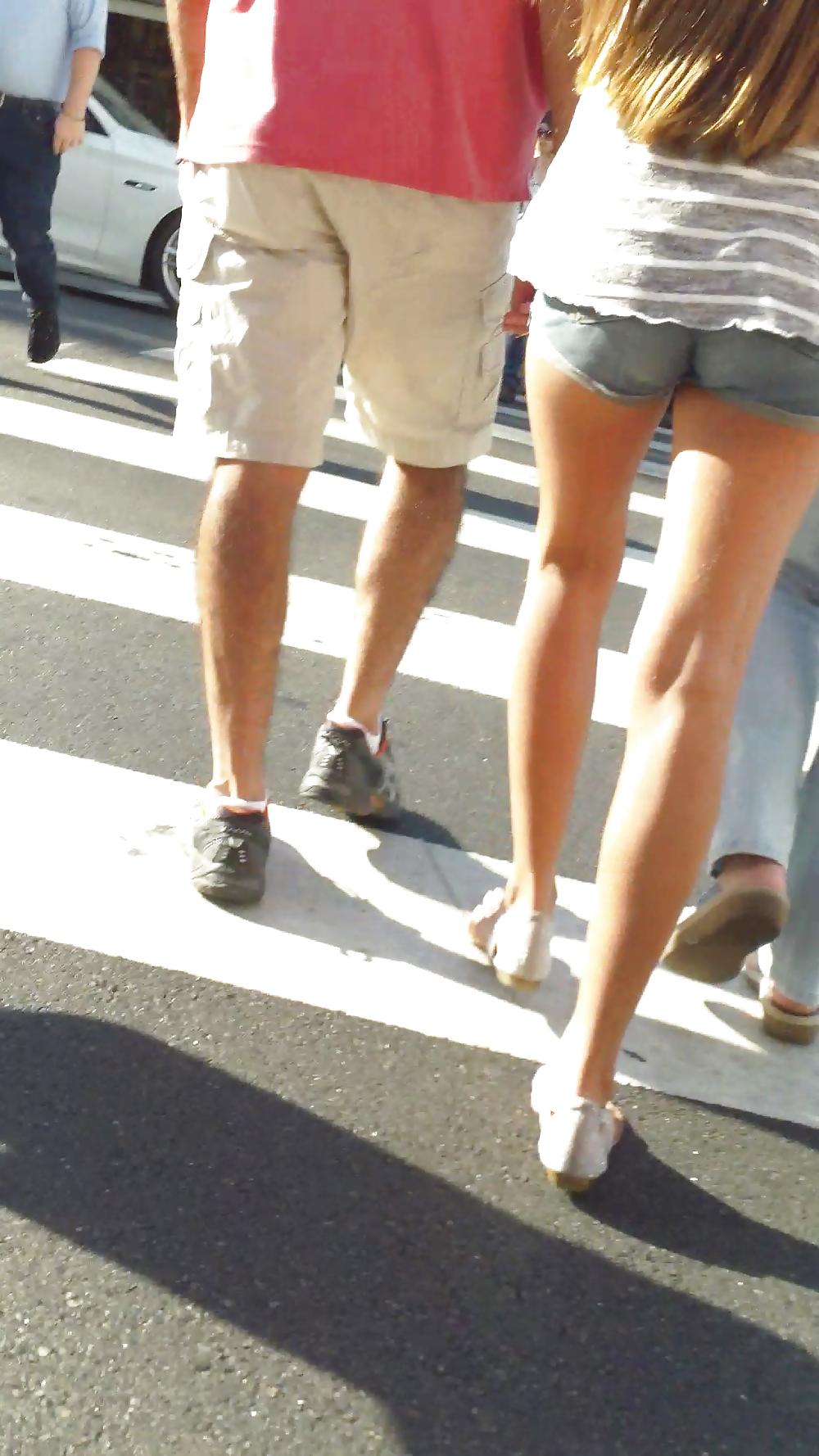 25P Teen ass crack & butt cheeks in jean shorts 