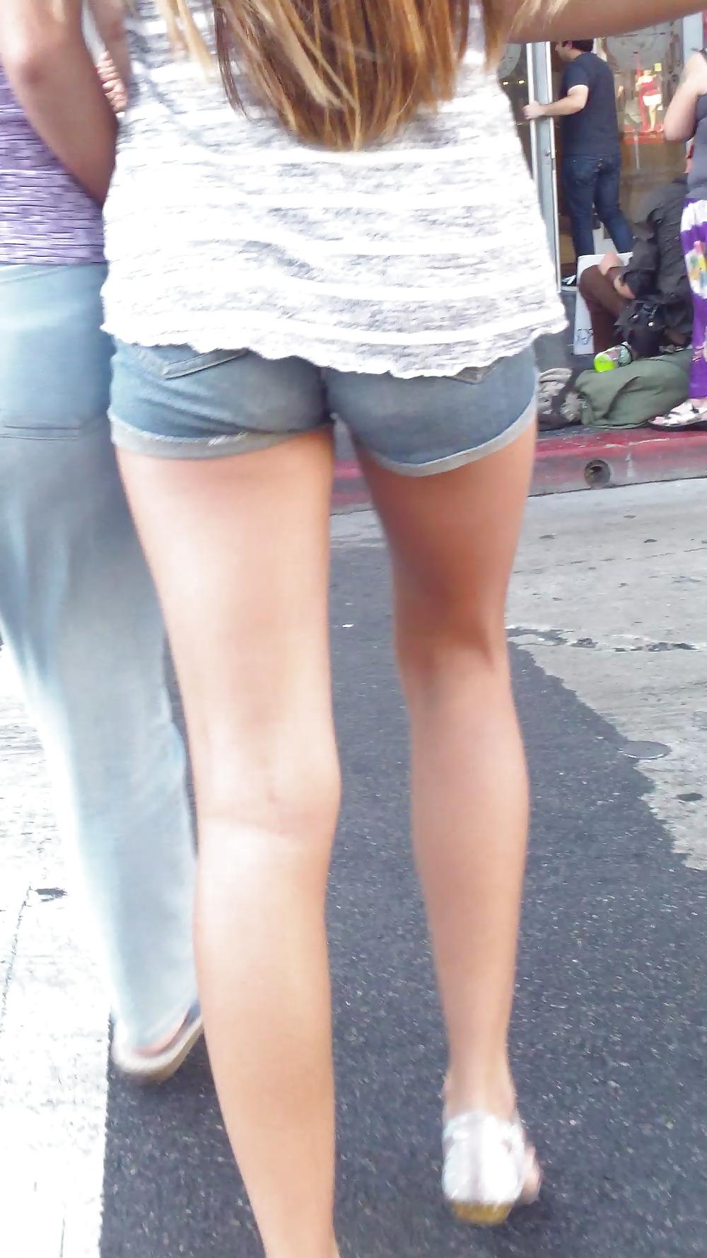 25P Teen ass crack & butt cheeks in jean shorts 