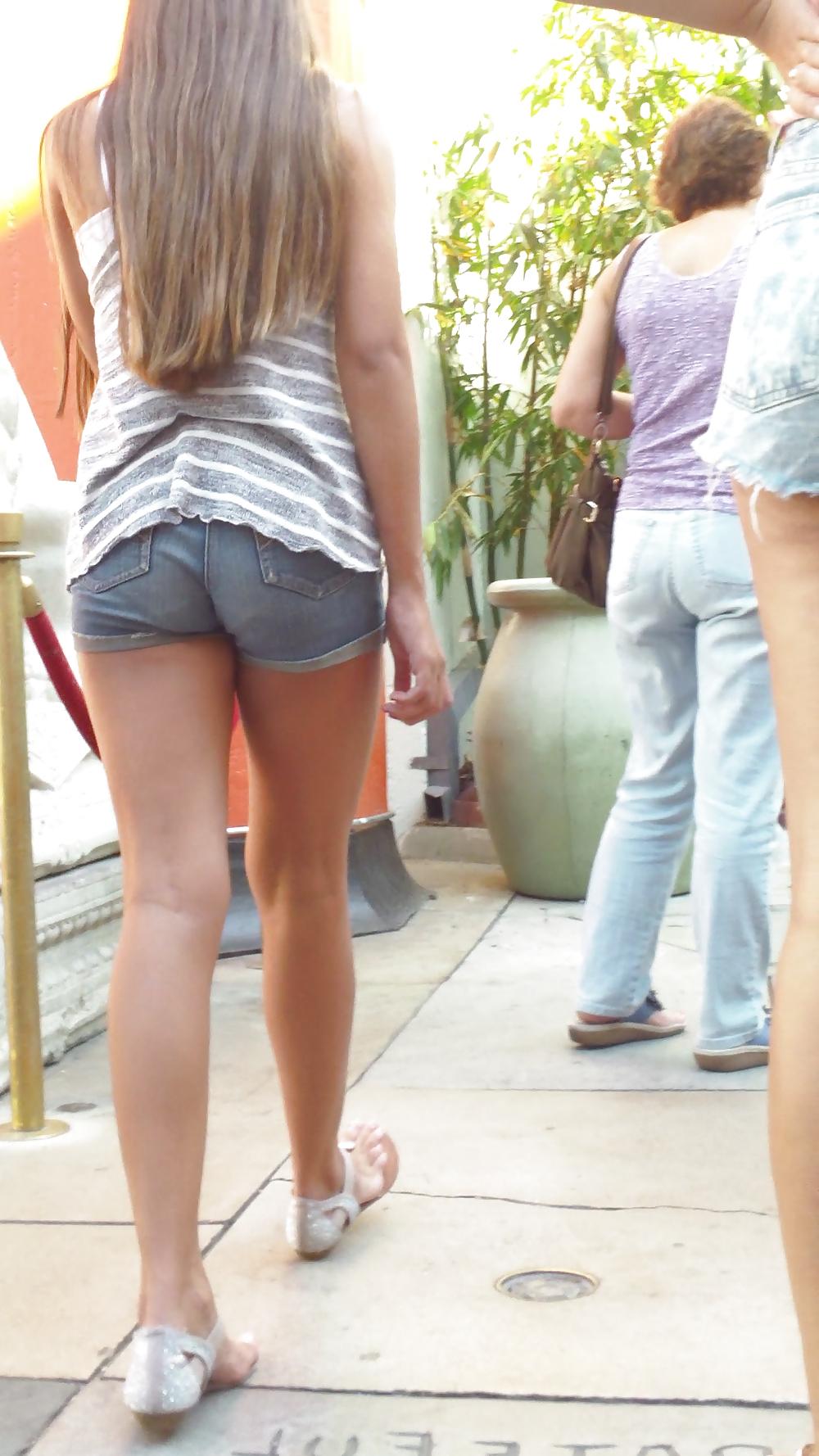 25P Teen ass crack & butt cheeks in jean shorts 