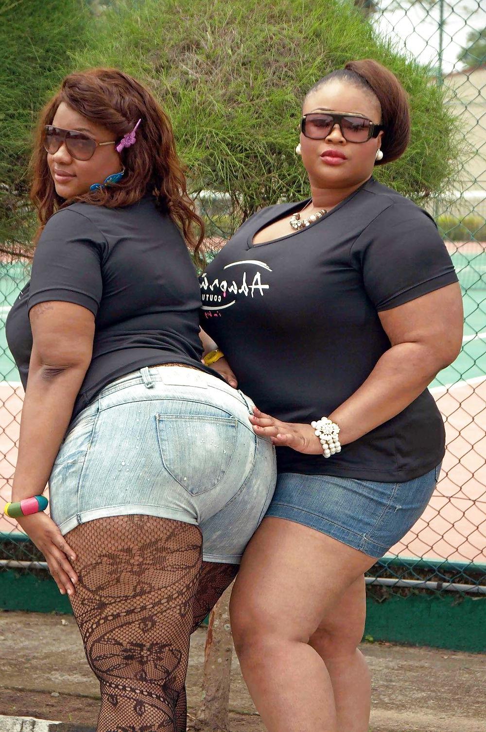 25P Curvy Beauties 60 Clothed Edition