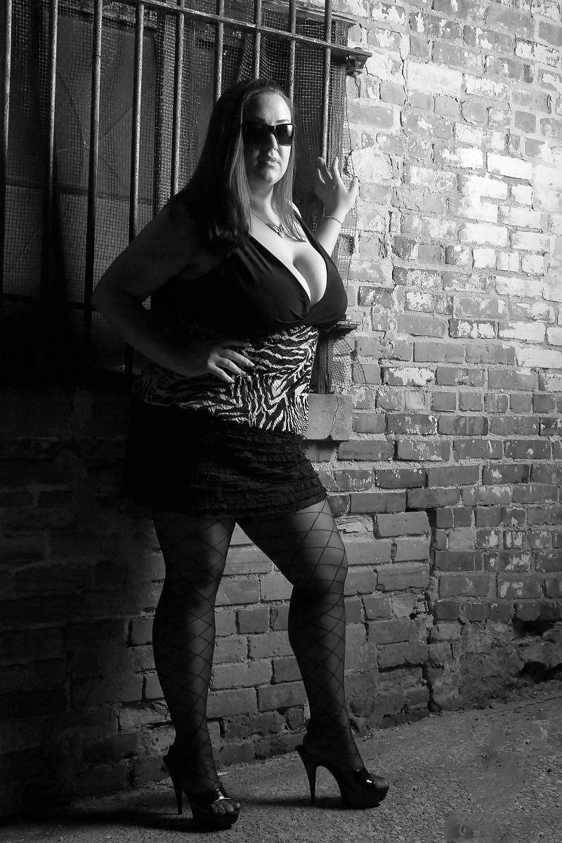 25P Curvy Beauties 60 Clothed Edition