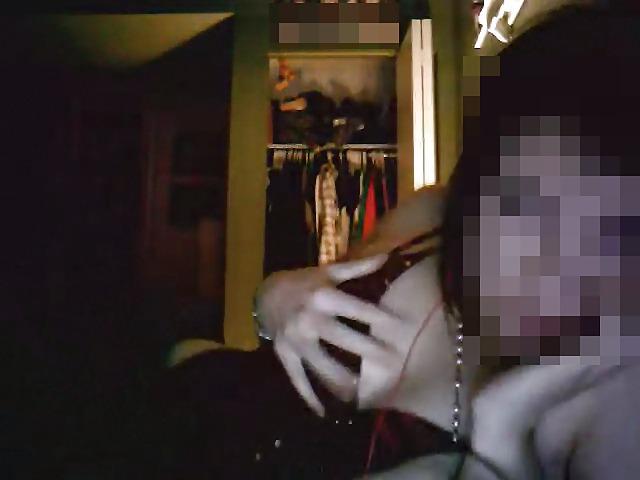 14P Finally, my gf on pics with her vibrator....by veuxessayer