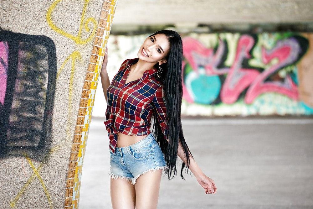 8P Asian kazakh beauty