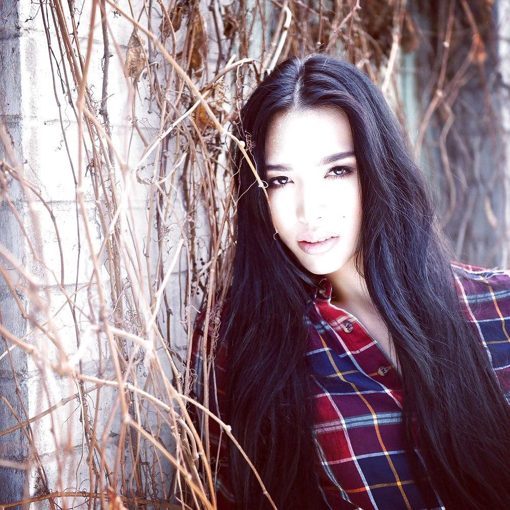 8P Asian kazakh beauty