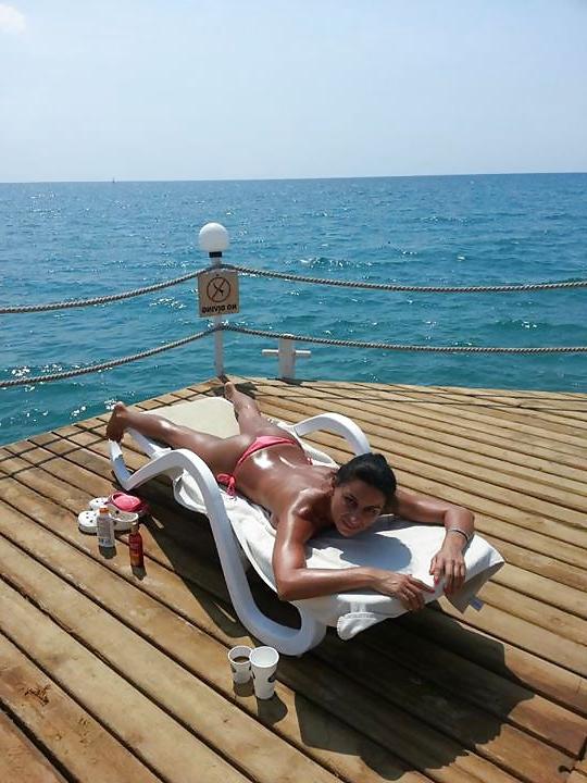 25P Romanian women: raluca