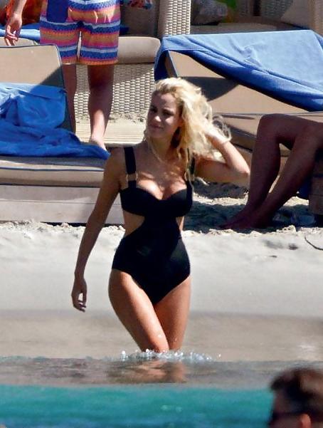25P Sexy Greek Model Slut