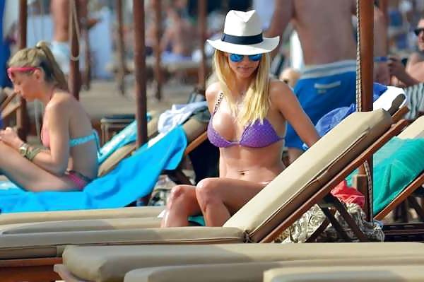 25P Sexy Greek Model Slut