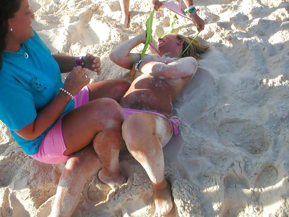 25P Embarrassed Nude Girls 17