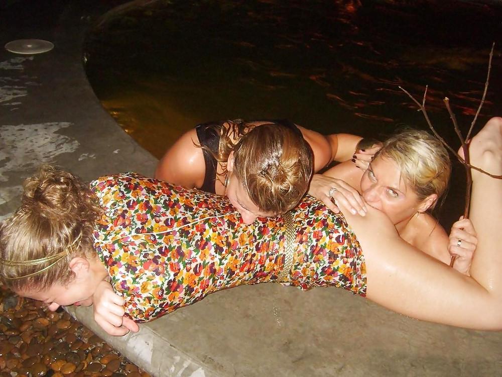 25P Embarrassed Nude Girls 17