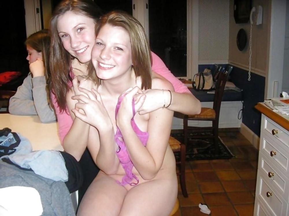 25P Embarrassed Nude Girls 17
