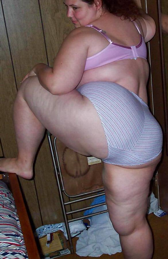 25P Big butt brunette