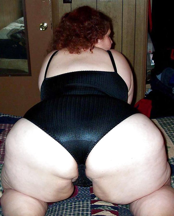 25P Big butt brunette