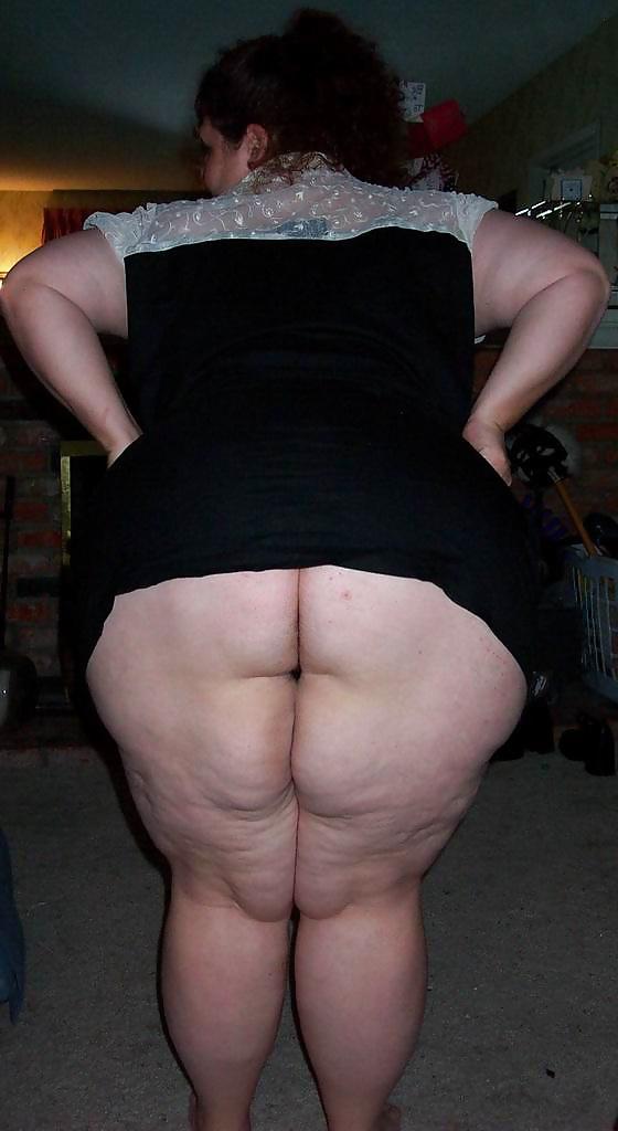 25P Big butt brunette