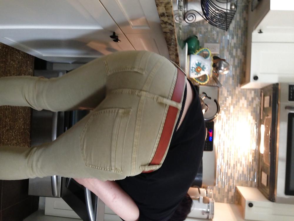 23P HOF 3 GF Ass and Voyeur Pics