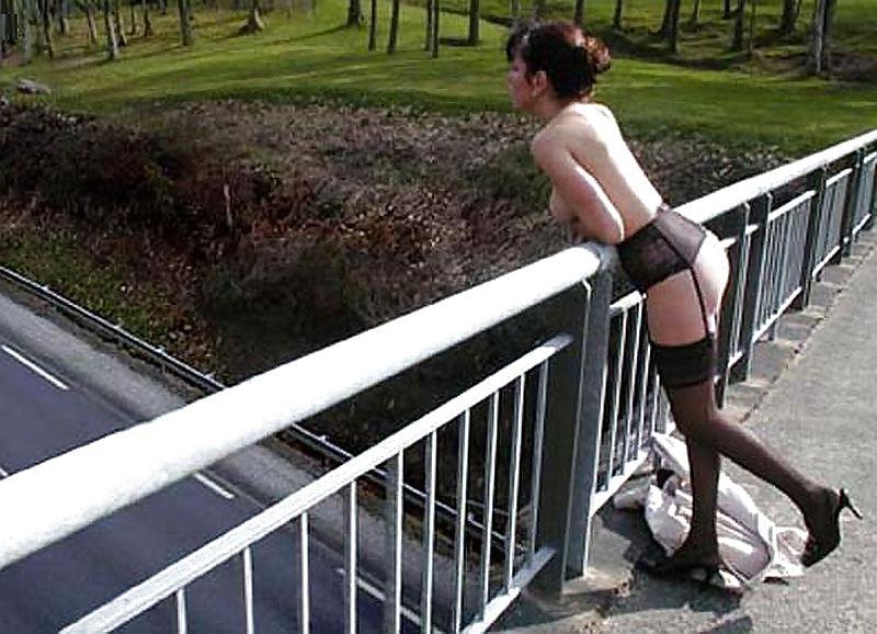 25P Upskirt and Nude On HWY Overpass