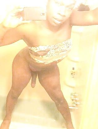 11P EBONY HUGE TRANNY DICK AND ASS