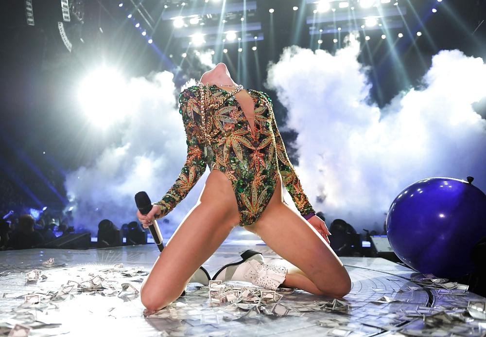 25P Miley Cyrus - hot Slut for a rough Fuck